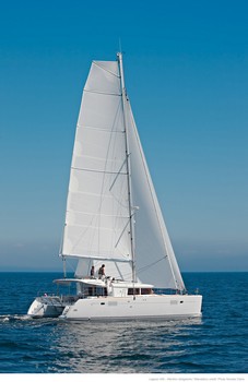 Sailing catamaran Evi - Under sail
